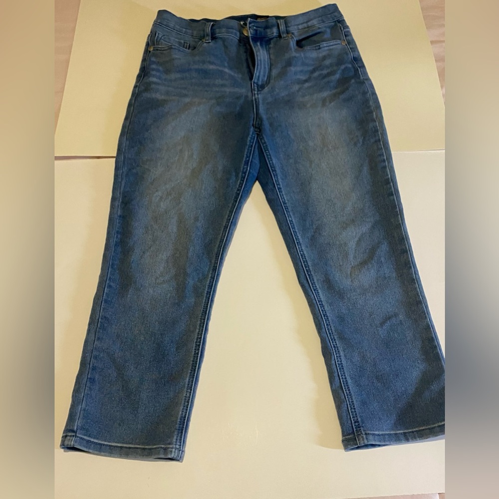 DG2 Dianne Gilman Virtual Stretch Capri Jeans Size 8